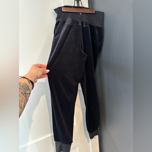 Athleta Velvet Salutation pants size Medium. - Picture 3 of 3